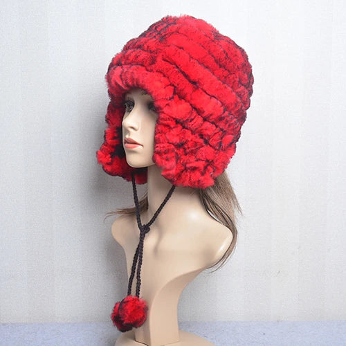Cappello invernale da donna con copri orecchie. Eleganza in morbida pelliccia sintetica.