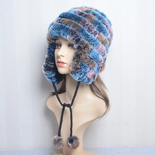 Cappello invernale da donna con copri orecchie. Eleganza in morbida pelliccia sintetica.