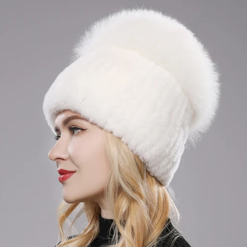 Cappello invernale da donna. Eleganza in morbida pelliccia sintetica stile “russo”.