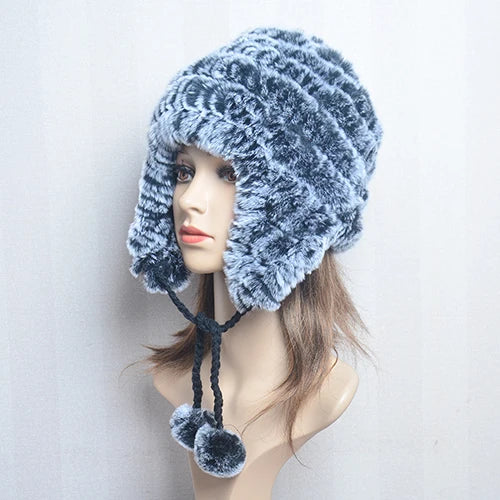 Cappello invernale da donna con copri orecchie. Eleganza in morbida pelliccia sintetica.