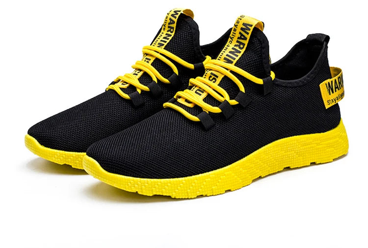 Scarpa sportiva primavera/estate da uomo, traspirante, morbida e resistente. Misura dal 39 al 47, disponibile rossa, gialla e nera.