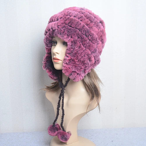 Cappello invernale da donna con copri orecchie. Eleganza in morbida pelliccia sintetica.