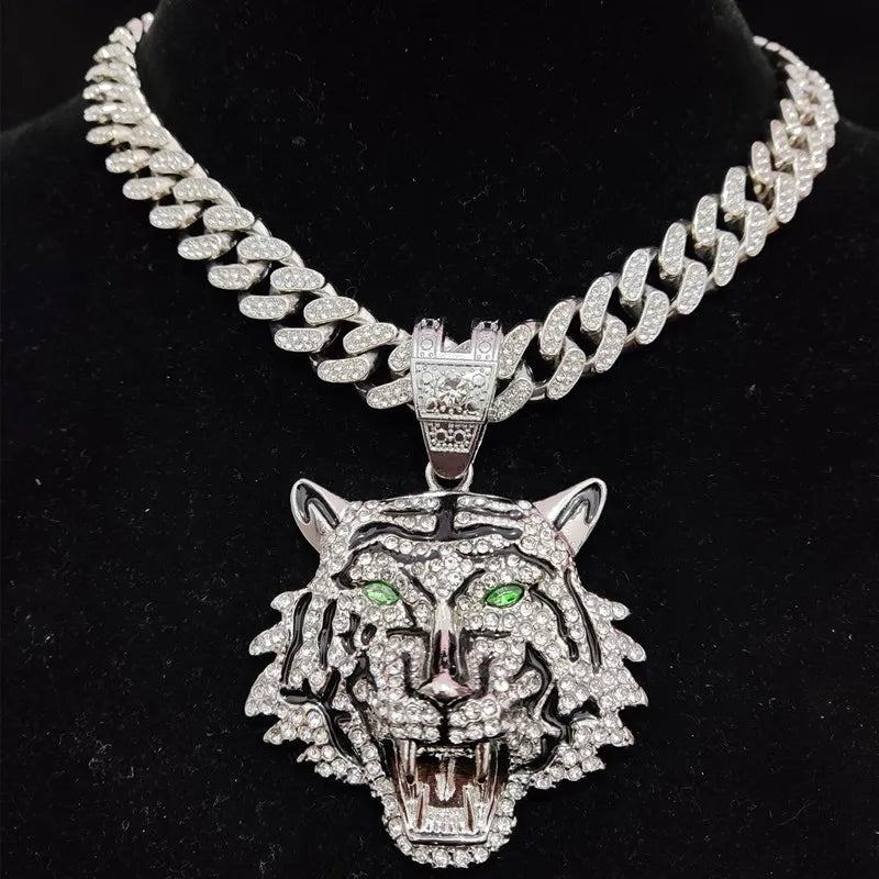 Collana girocollo a maglie in lega di zinco con ciondolo a forma di tigre.