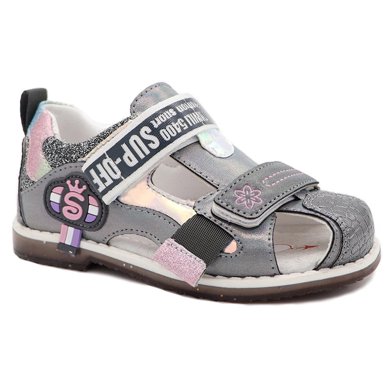 Sandali estivi unisex per bambini con chiusura a strappo. Antiscivolo e ideali per comfort, leggerezza e praticità.