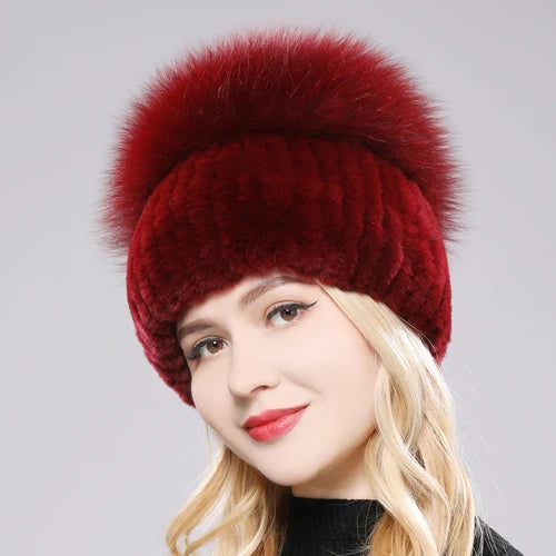 Cappello invernale da donna. Eleganza in morbida pelliccia sintetica stile “russo”.