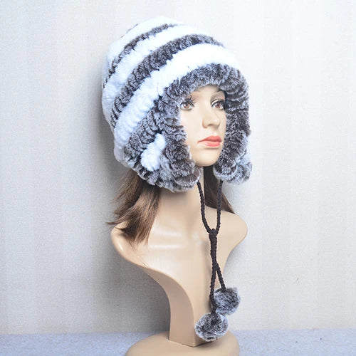 Cappello invernale da donna con copri orecchie. Eleganza in morbida pelliccia sintetica.