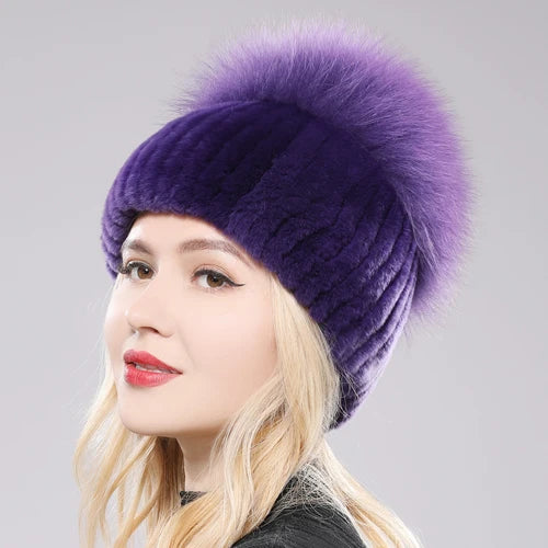 Cappello invernale da donna. Eleganza in morbida pelliccia sintetica stile “russo”.