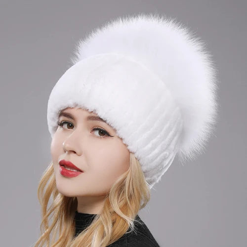 Cappello invernale da donna. Eleganza in morbida pelliccia sintetica stile “russo”.