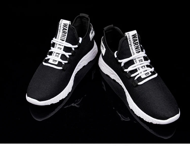 Scarpa sportiva primavera/estate da uomo, traspirante, morbida e resistente. Misura dal 39 al 47, disponibile rossa, gialla e nera.