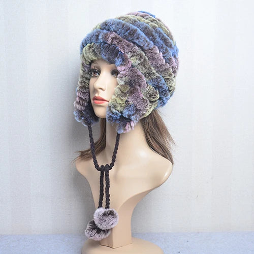 Cappello invernale da donna con copri orecchie. Eleganza in morbida pelliccia sintetica.