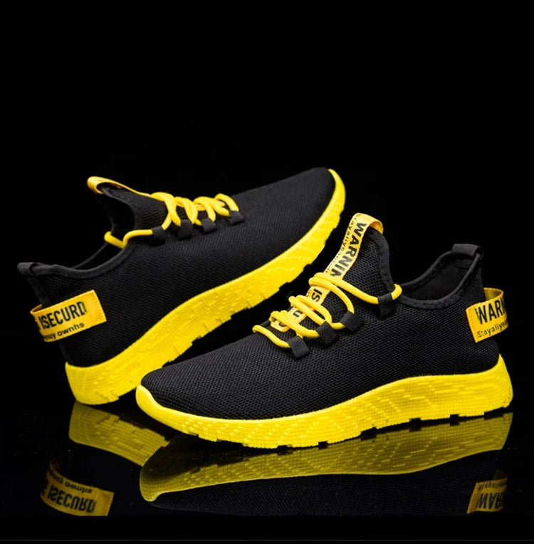 Scarpa sportiva primavera/estate da uomo, traspirante, morbida e resistente. Misura dal 39 al 47, disponibile rossa, gialla e nera.