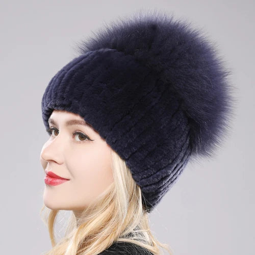 Cappello invernale da donna. Eleganza in morbida pelliccia sintetica stile “russo”.