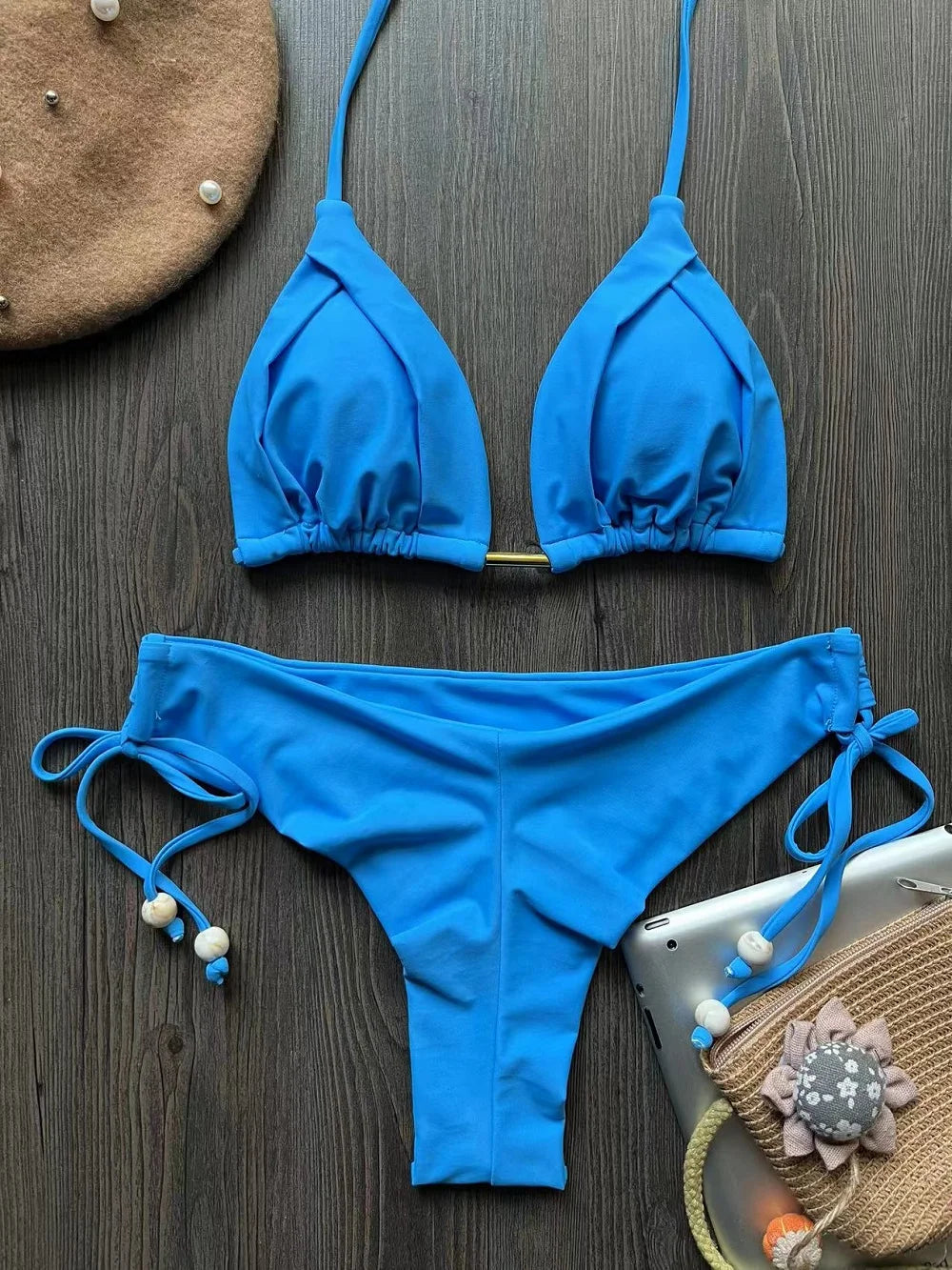 Costume da bagno per donna, set 2 pezzi. Bichini da donna, modello a triangolo: eleganza, dinamismo.