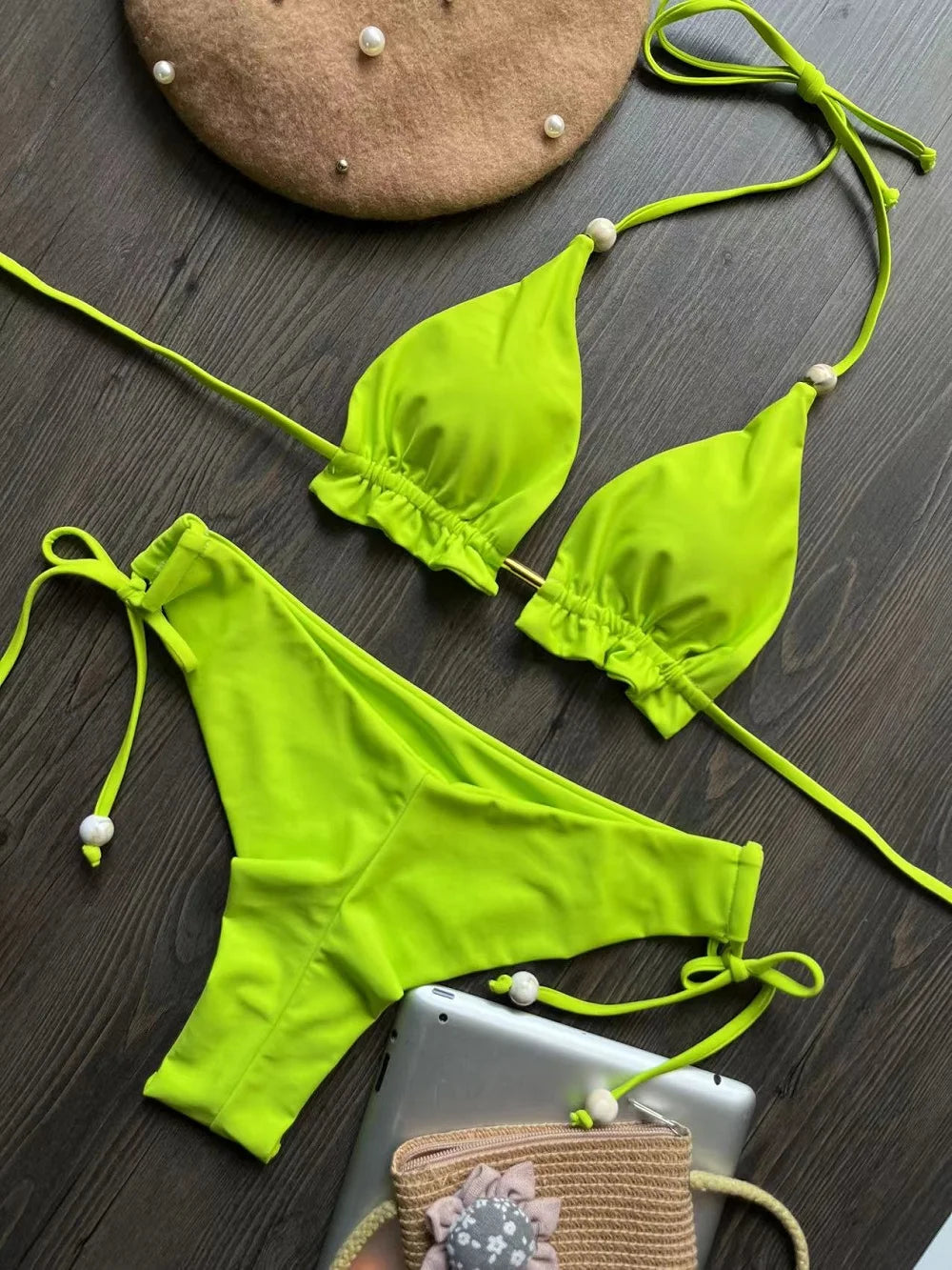 Costume da bagno per donna, set 2 pezzi. Bichini da donna, modello a triangolo: eleganza, dinamismo.