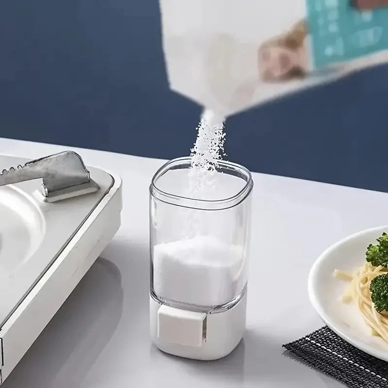 Bottiglia dosatrice, distributore di spezie, zucchero e altri ingredienti. Con bottone dosatore.