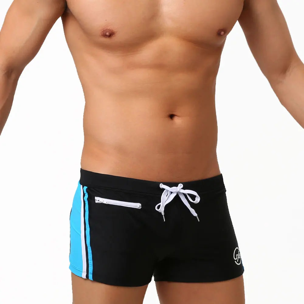 Costume Da Bagno Da Uomo Stile Boxer. Design Moderno e Colori Vivaci.