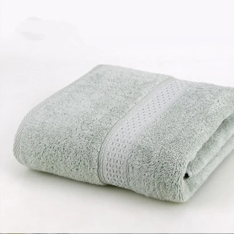 Asciugamano 100% cotone, tinta unita, 3 misure disponibili. Super assorbente e asciugatura rapida.
