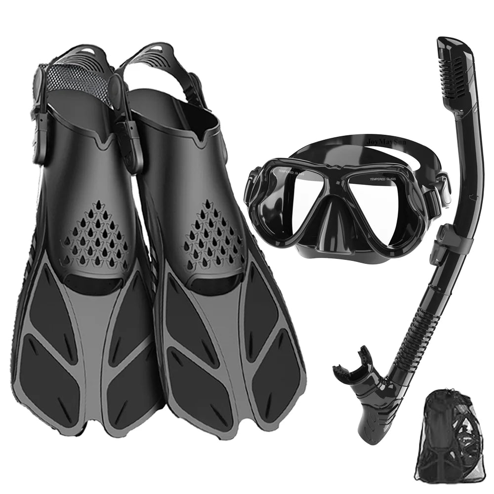 Pinne da nuoto regolabili in gomma antiscivolo. Boccaglio con valvola, maschera anti-appannamento. Kit 3 pezzi più borsa.