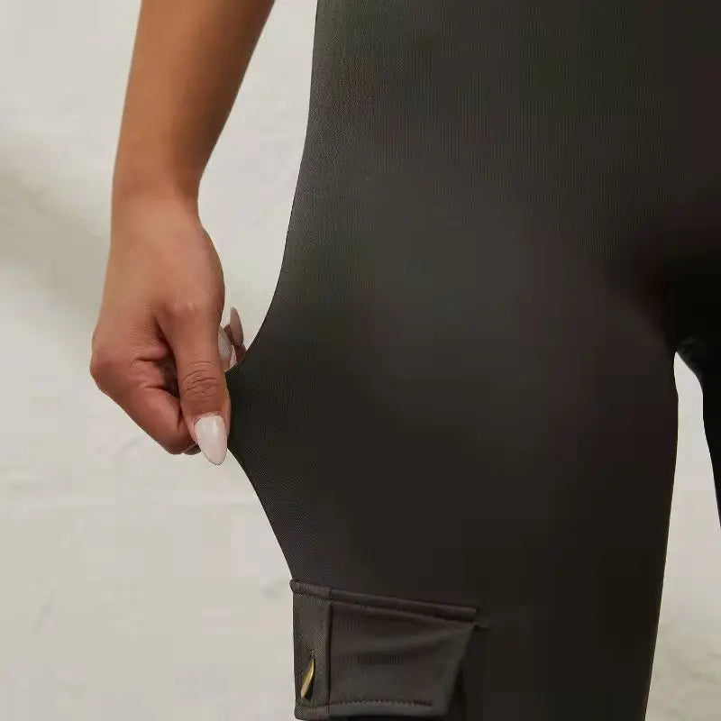 Pantaloni leggins elasticizzati, sportivi/casual da donna, con tasche. Ampia scelta tra 6 colori e 4 taglie.