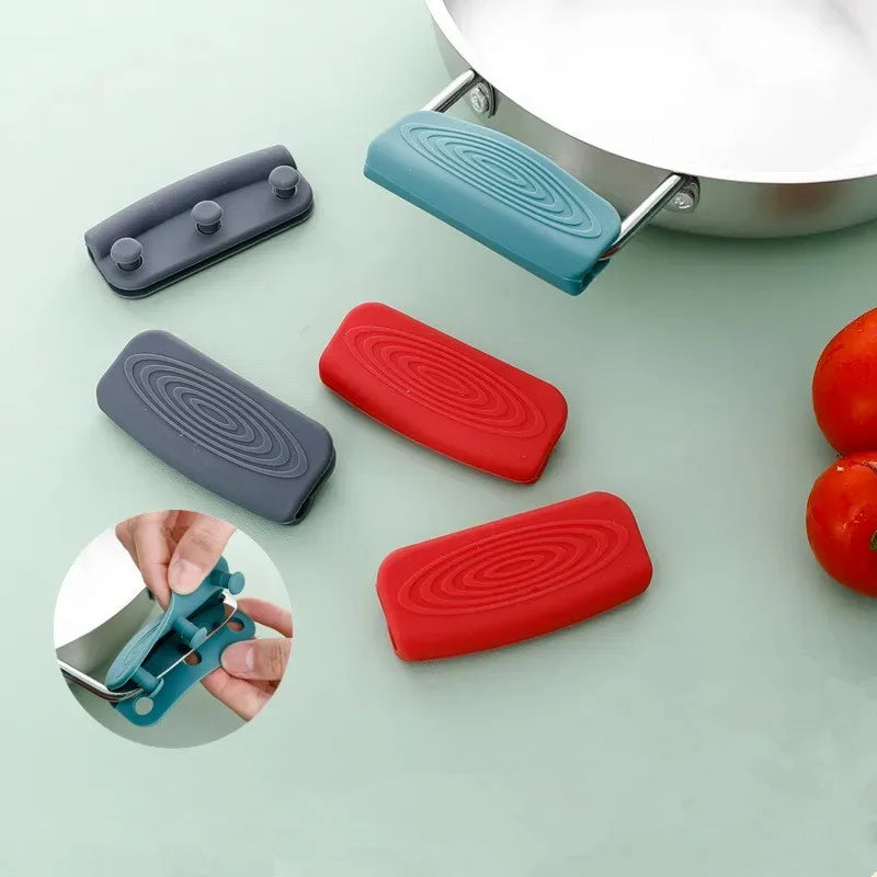 Coprimanico per pentola, per isolamento termico. In silicone antiscottatura antiscivolo.