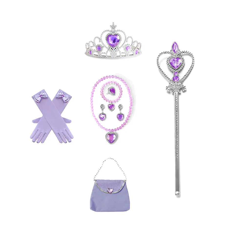 Carnevale, festa . Accessori per abito da principessa. Parrucca, corona, guanti ed altri accessori per outfit da principessa.