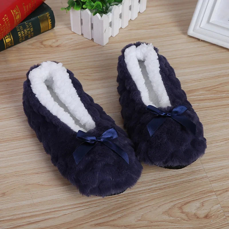 Pantofola da donna invernale. Pantofole dalla forma simpatica, morbide, calde, antiscivolo.