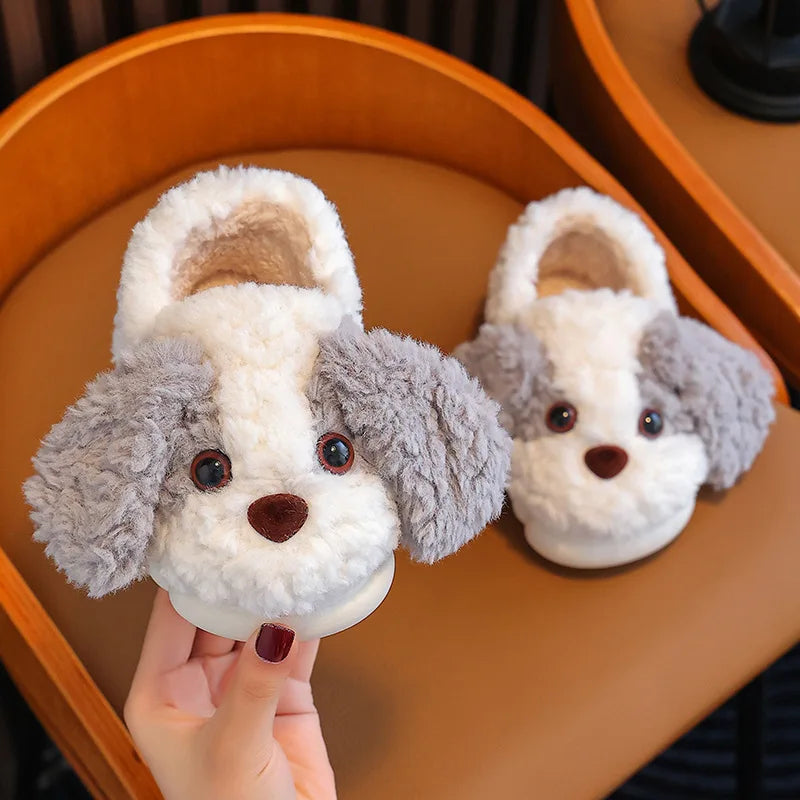 Pantofole in cotone a forma di cagnolino. Comode, in peluche con suola morbida antiscivolo.