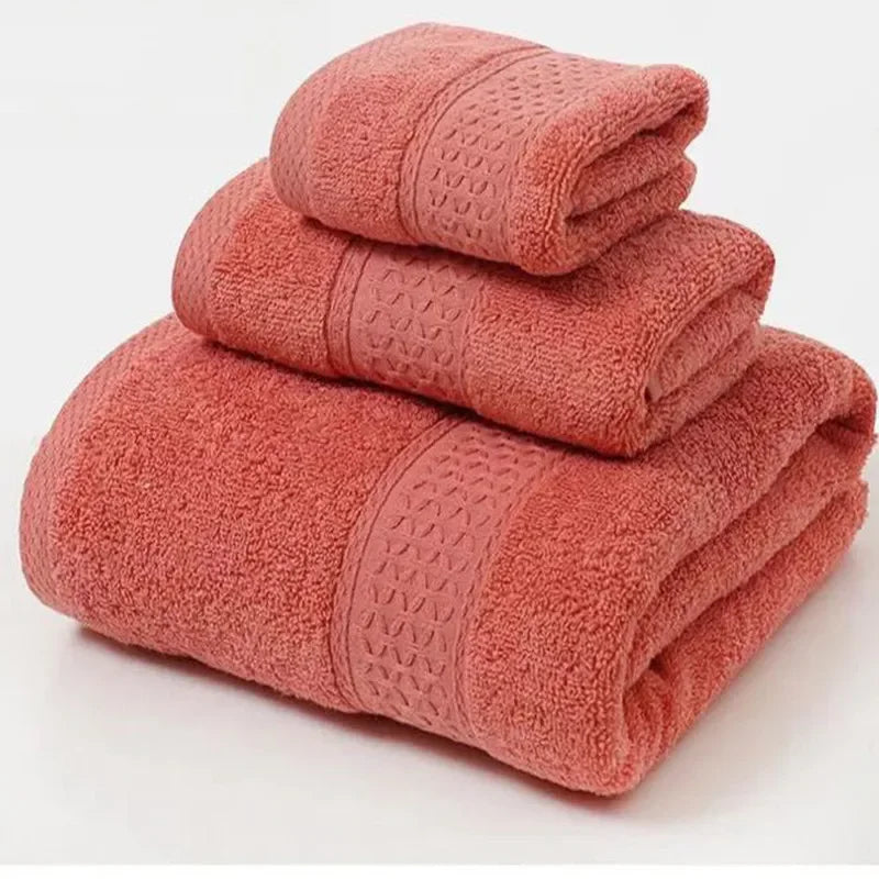 Asciugamano 100% cotone, tinta unita, 3 misure disponibili. Super assorbente e asciugatura rapida.
