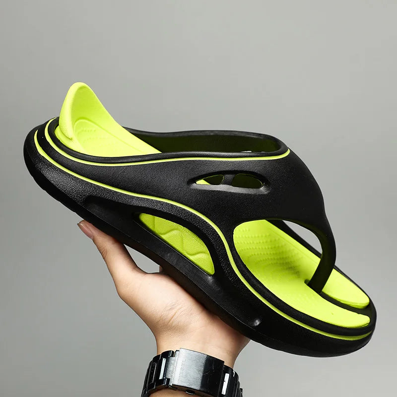 Ciabatte estive infradito per uomo. Scelta ideale per chi cerca comfort, leggerezza e praticità.