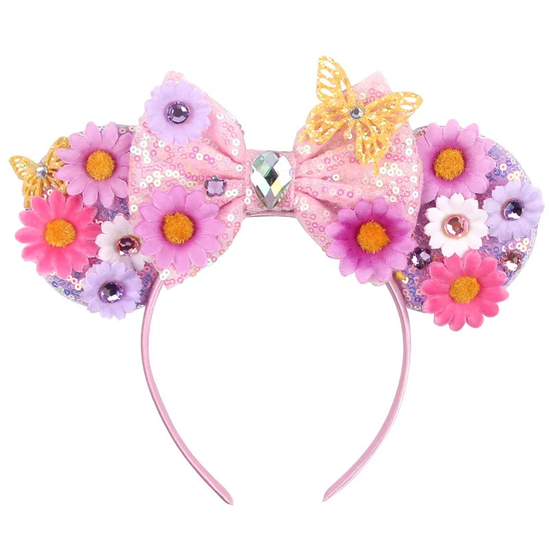 Carnevale, festa . Accessori per abito da principessa. Parrucca, corona, guanti ed altri accessori per outfit da principessa.