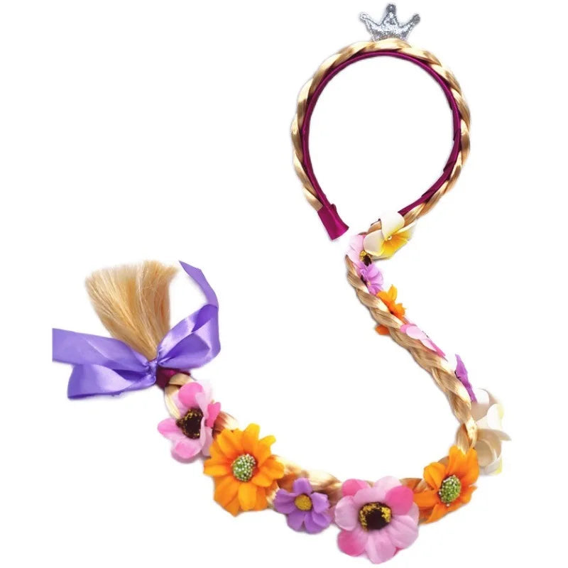 Carnevale, festa . Accessori per abito da principessa. Parrucca, corona, guanti ed altri accessori per outfit da principessa.
