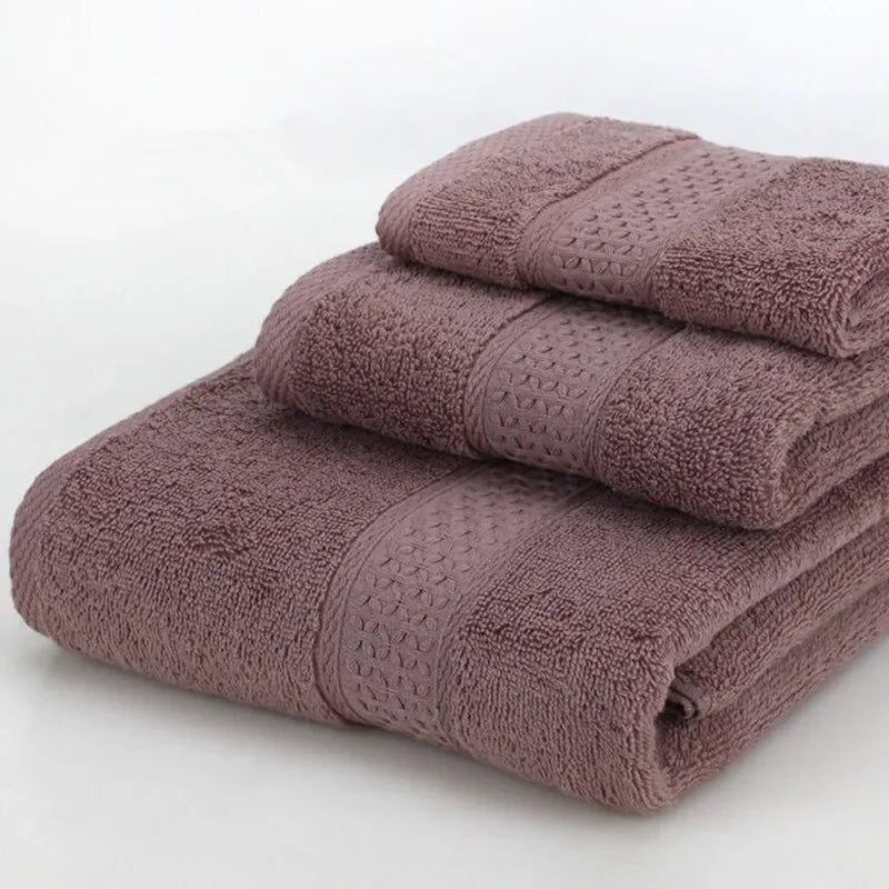Asciugamano 100% cotone, tinta unita, 3 misure disponibili. Super assorbente e asciugatura rapida.