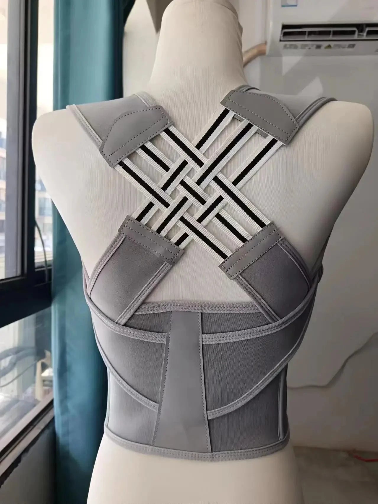 Cintura Posturale Invisibile Uomo Donna – Dispositivo Correttivo Schiena e Spalle, Fascia Anti-Gobba Traspirante e Regolabile per Postura Corretta.