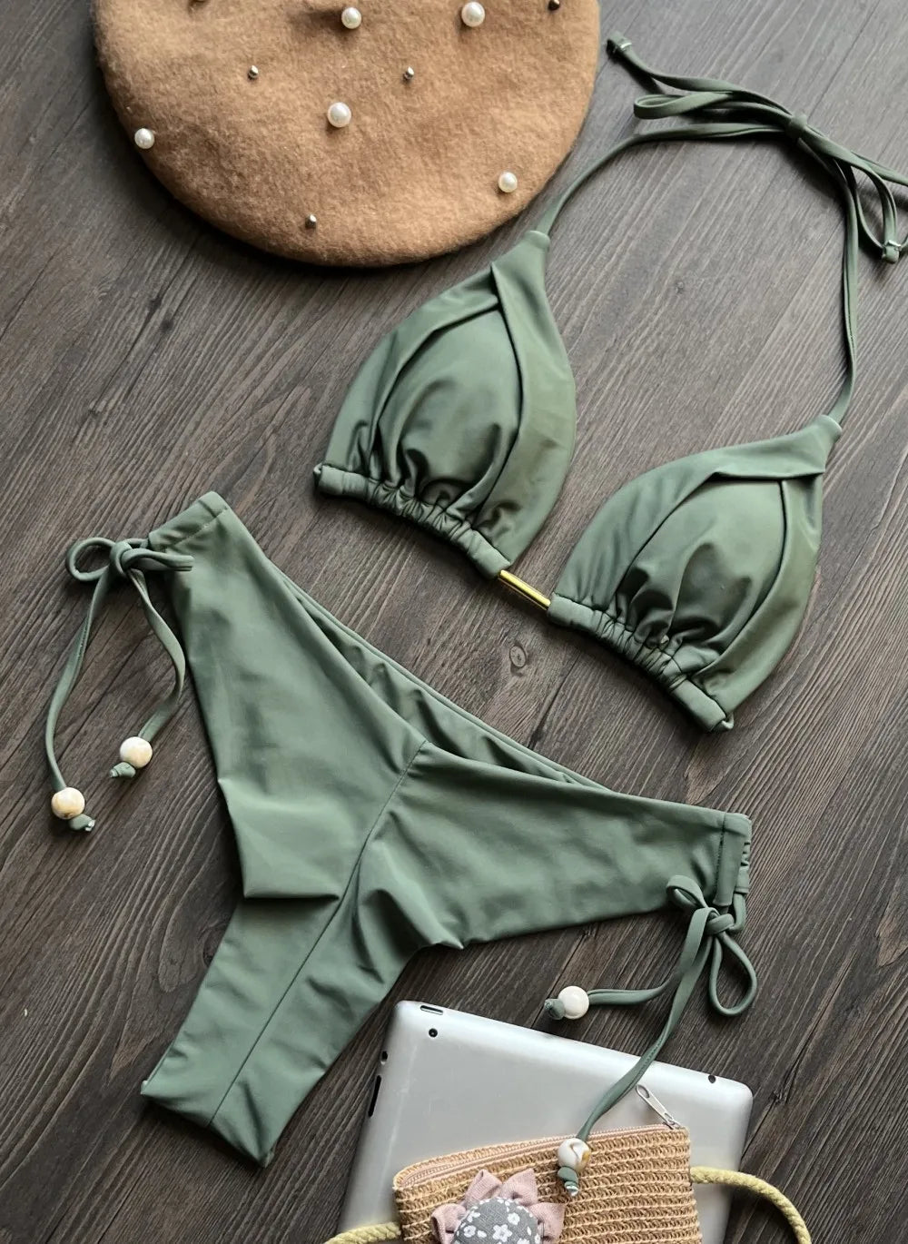 Costume da bagno per donna, set 2 pezzi. Bichini da donna, modello a triangolo: eleganza, dinamismo.