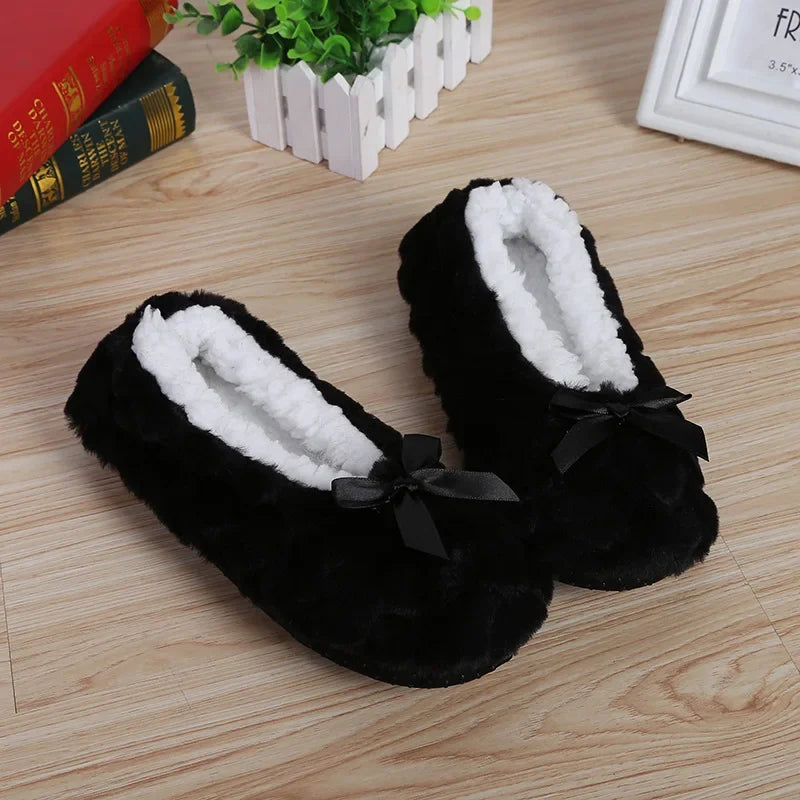 Pantofola da donna invernale. Pantofole dalla forma simpatica, morbide, calde, antiscivolo.