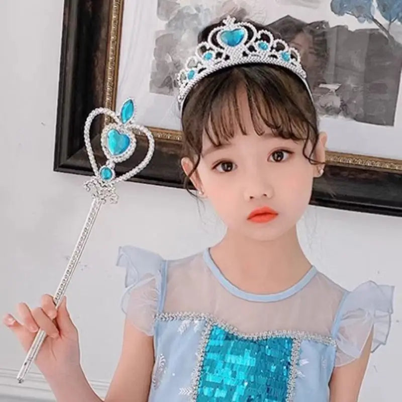 Accessori per abito principessa. Set gioco composto da 7 pezzi da abbinare ad abito per carnevale, cosplay, feste.