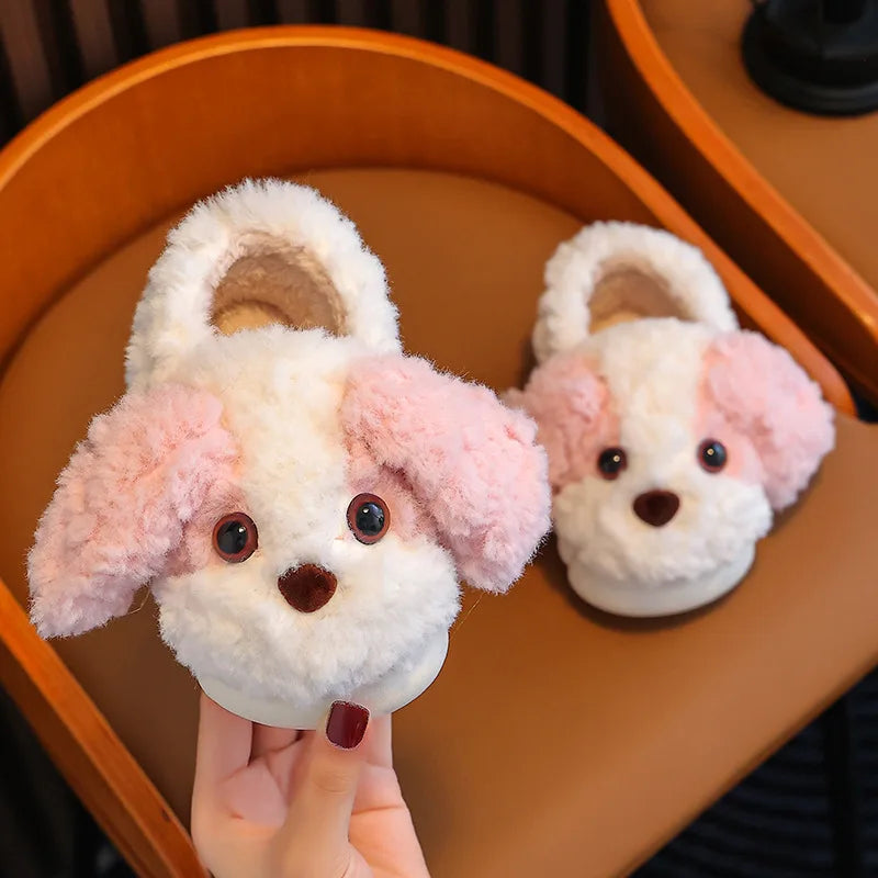 Pantofole in cotone a forma di cagnolino. Comode, in peluche con suola morbida antiscivolo.