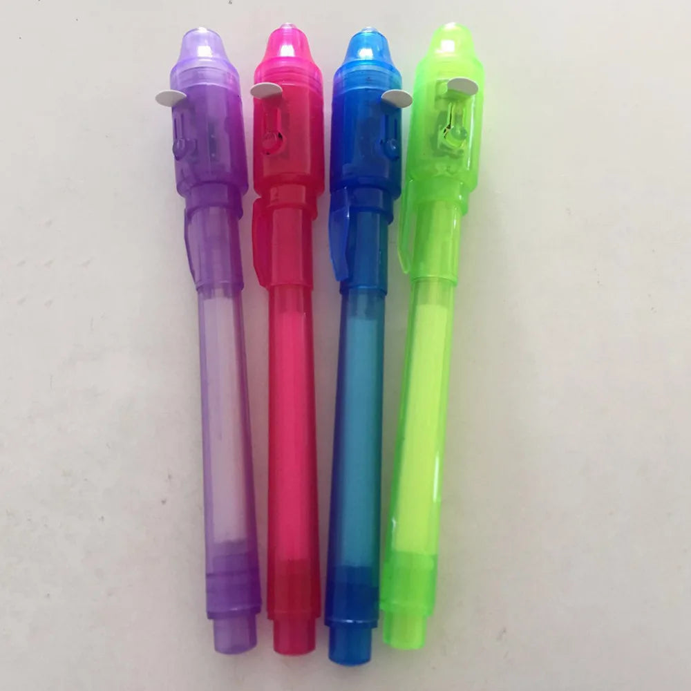 Penna Magica UV: 4 Colori di Inchiostro Invisibile che Appaiono con la Luce Luminosa UV Inclusa.