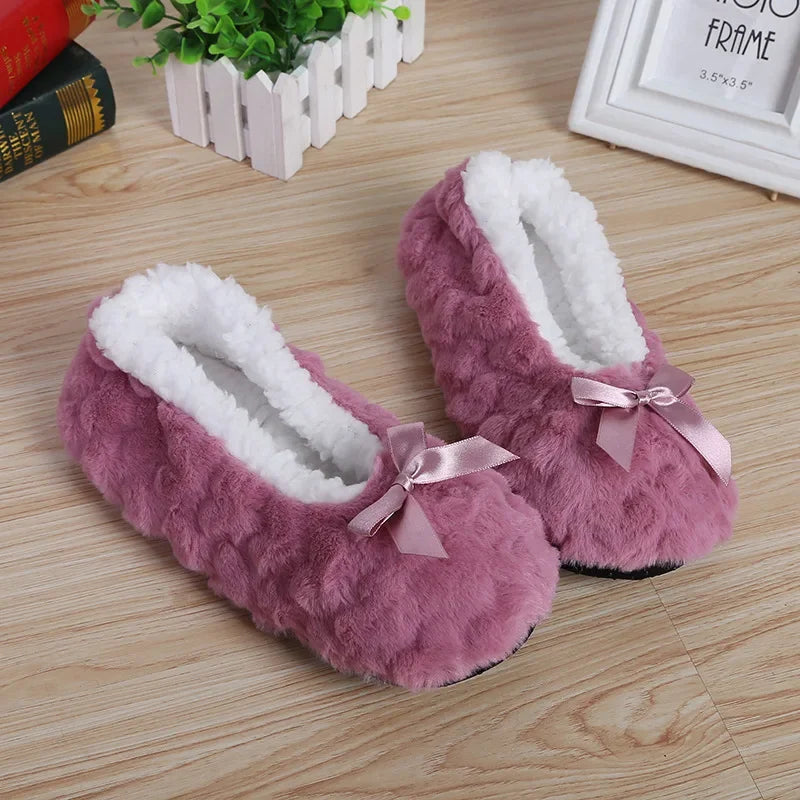 Pantofola da donna invernale. Pantofole dalla forma simpatica, morbide, calde, antiscivolo.