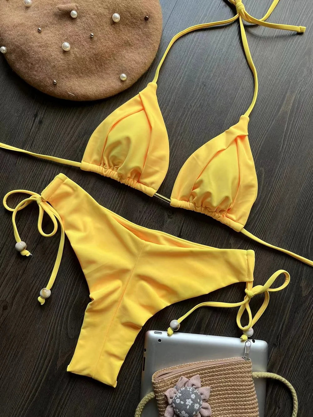 Costume da bagno per donna, set 2 pezzi. Bichini da donna, modello a triangolo: eleganza, dinamismo.