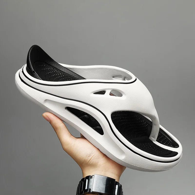 Ciabatte estive infradito per uomo. Scelta ideale per chi cerca comfort, leggerezza e praticità.