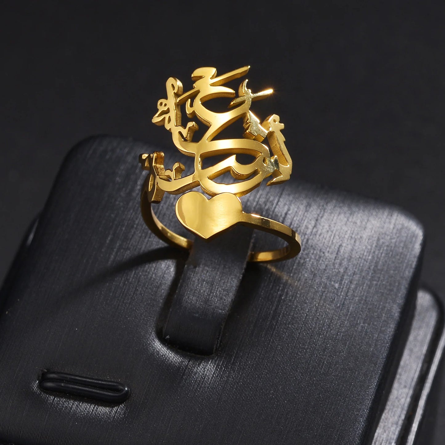 Anello Personalizzato con Nome in Arabo: Un Gioiello Unico per Te.