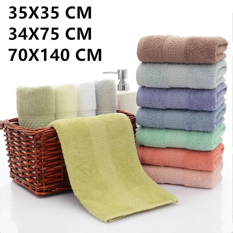 Asciugamano 100% cotone, tinta unita, 3 misure disponibili. Super assorbente e asciugatura rapida.