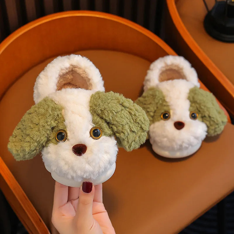 Pantofole in cotone a forma di cagnolino. Comode, in peluche con suola morbida antiscivolo.