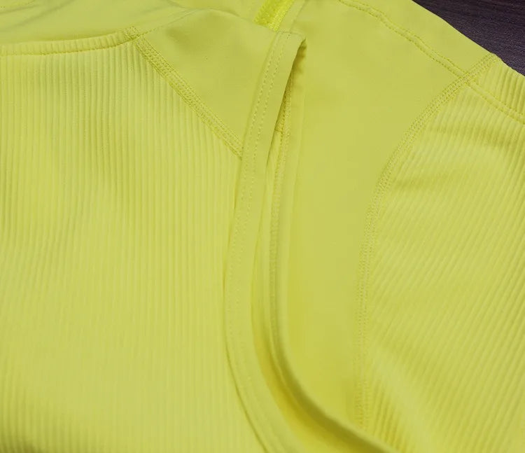 Top/T-shirt sportiva/casual, senza manica, per donna. Cinque colori e misura a scelta.