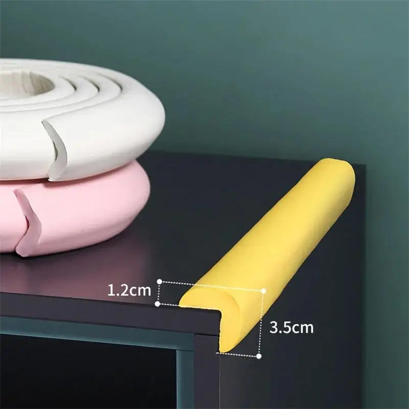 Striscia di protezione paraurti per bambini. In PVC colorata con nastro biadesivo. Extra spessa per la sicurezza dei bambini.