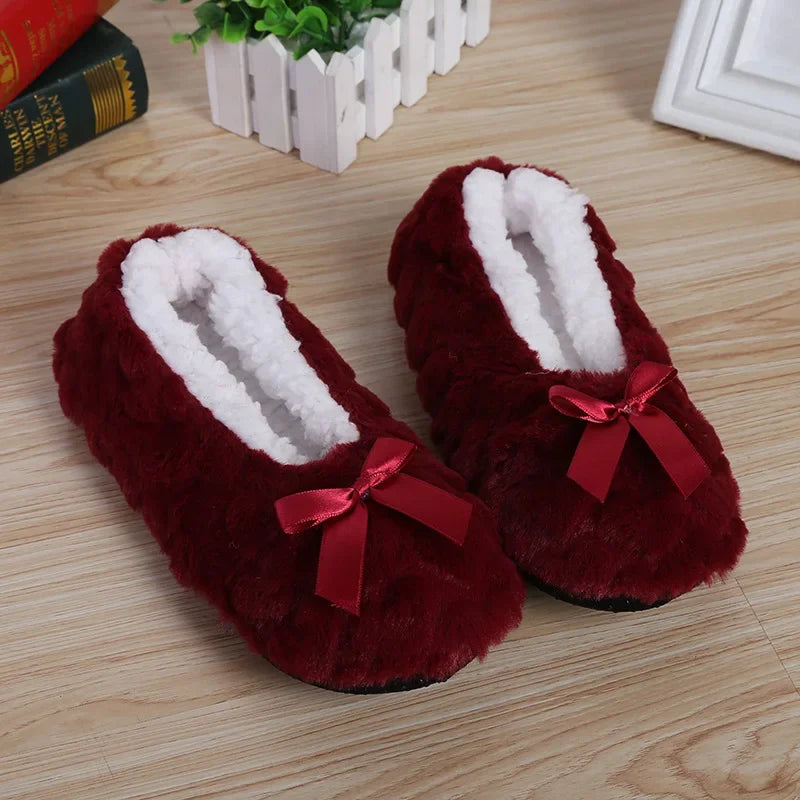 Pantofola da donna invernale. Pantofole dalla forma simpatica, morbide, calde, antiscivolo.
