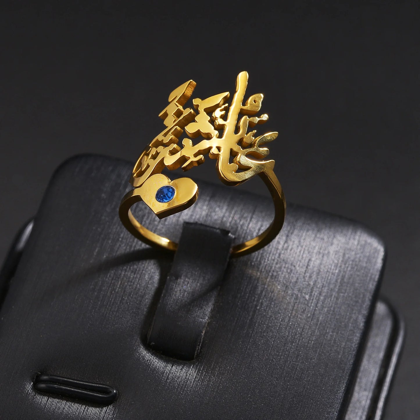 Anello Personalizzato con Nome in Arabo: Un Gioiello Unico per Te.
