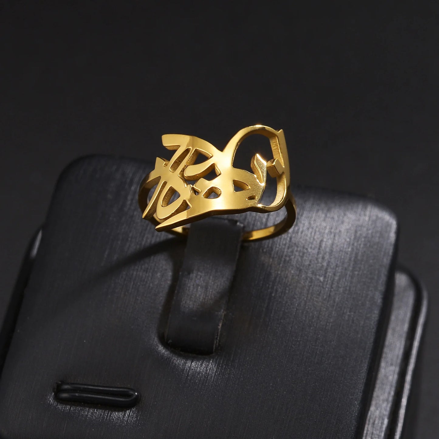 Anello Personalizzato con Nome in Arabo: Un Gioiello Unico per Te.