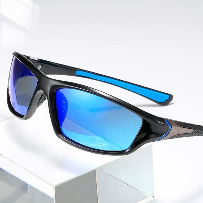 Occhiali da Sole Polarizzati Uomo Donna – Protezione UV400, Lenti Specchiate, Design Quadrato, Leggeri e Resistenti – Disponibili in Vari Colori.